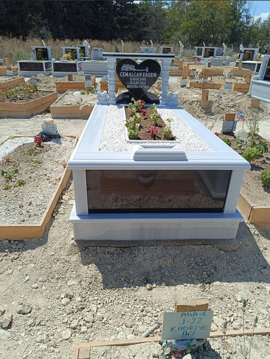 Özel işlemeli mermer mezar modeli