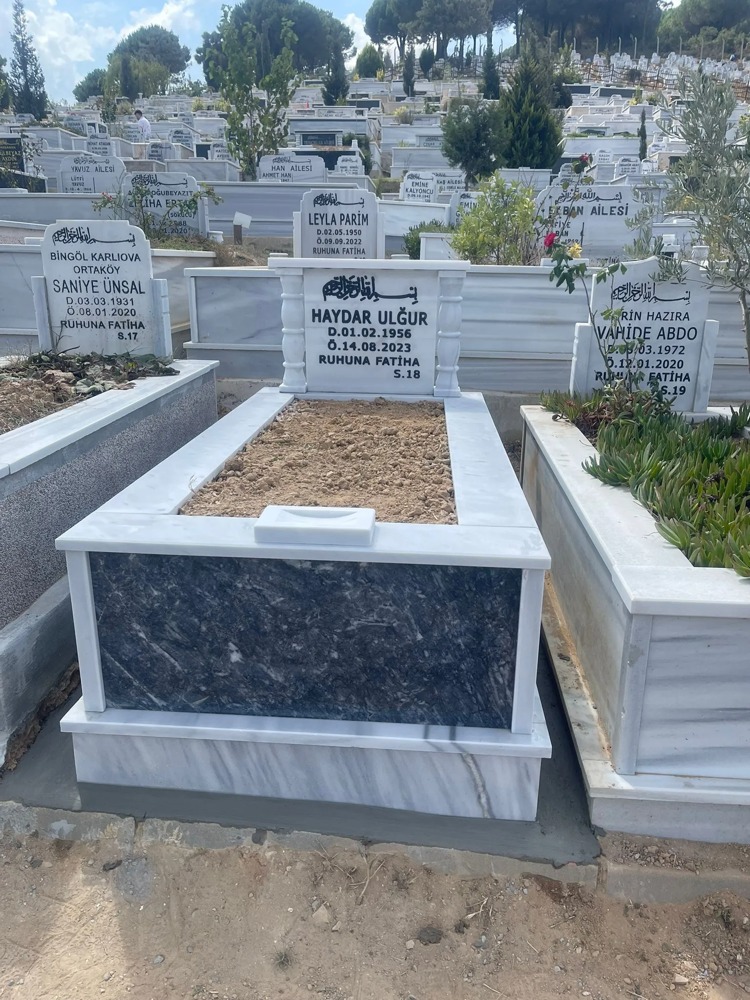 Modern granit mezar modeli