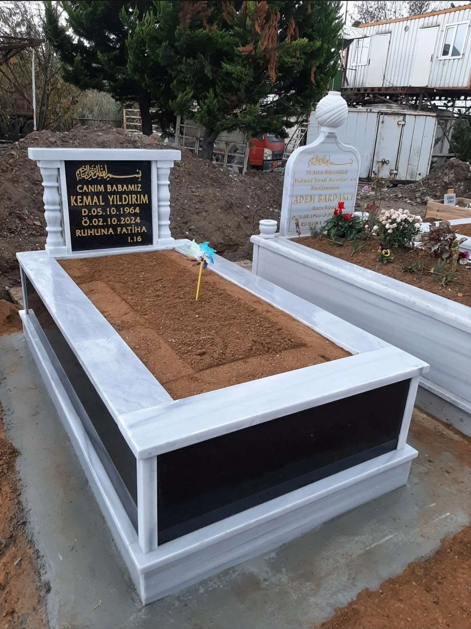 Beyaz taş mezar uygulaması