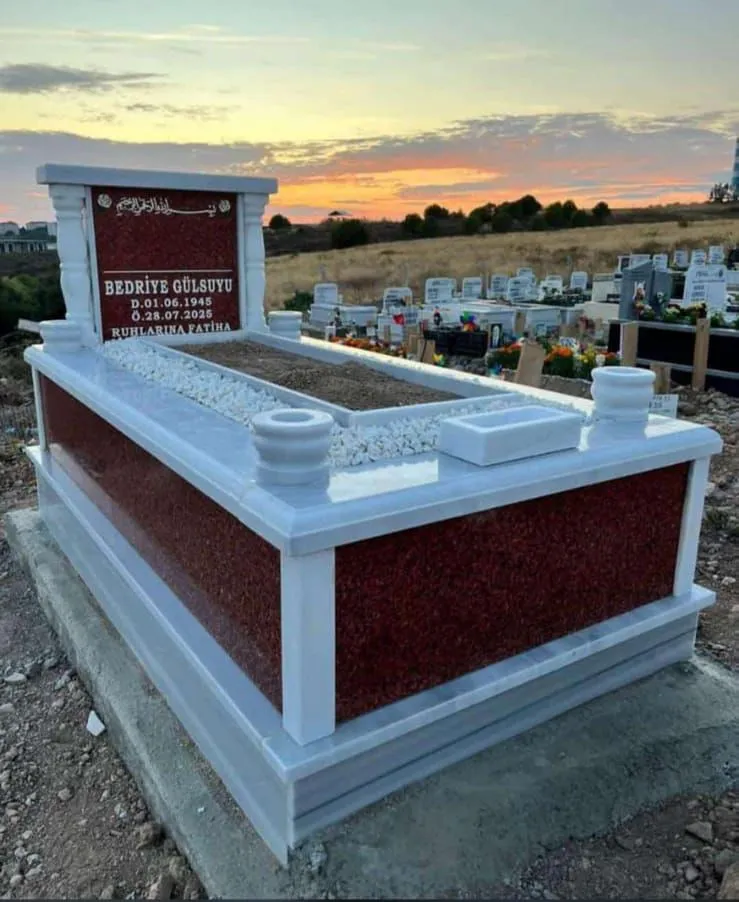 İşlemeli baş taşlı mezar modeli