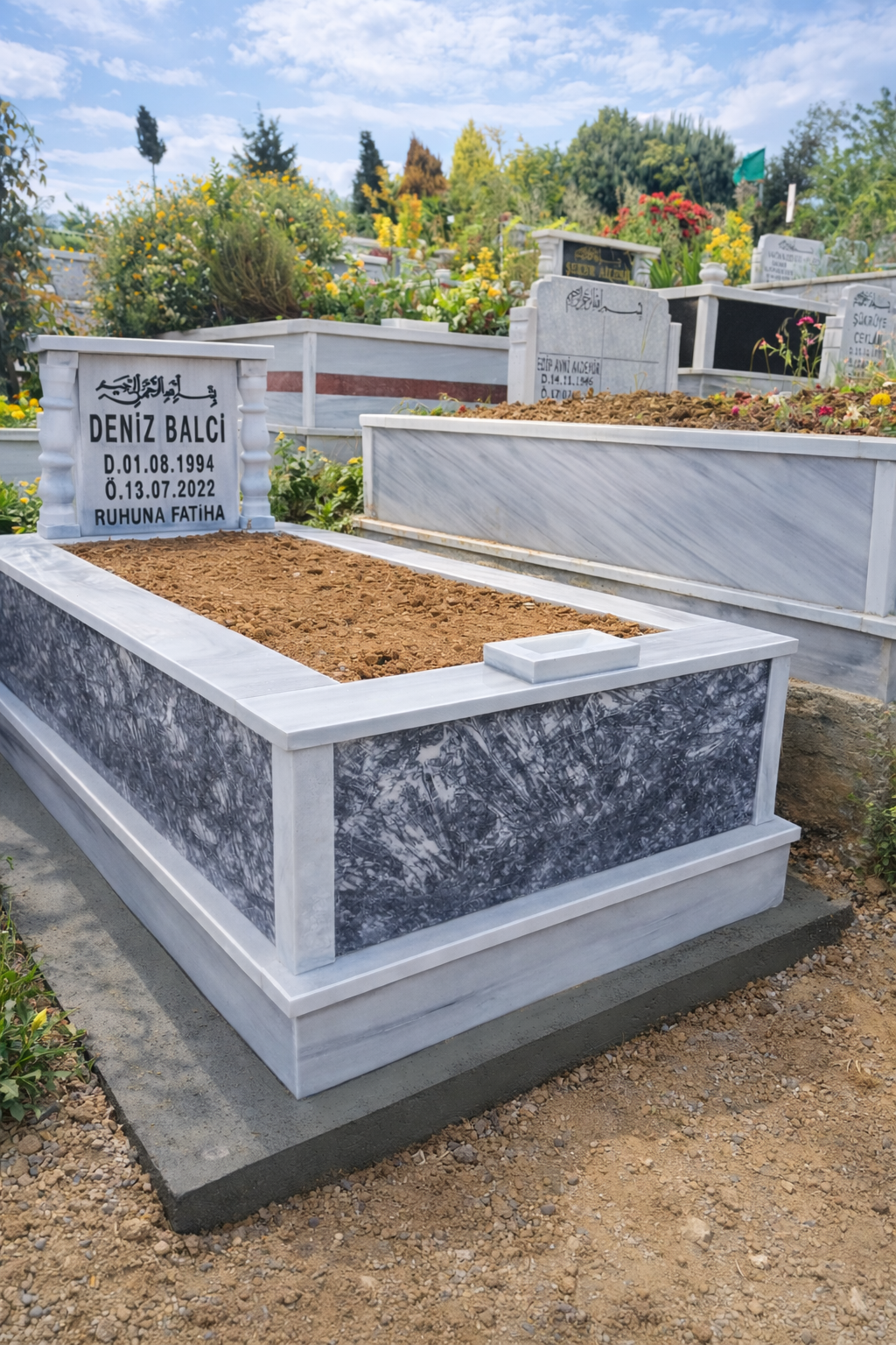 Usta işçilikle yapılmış mezar modeli