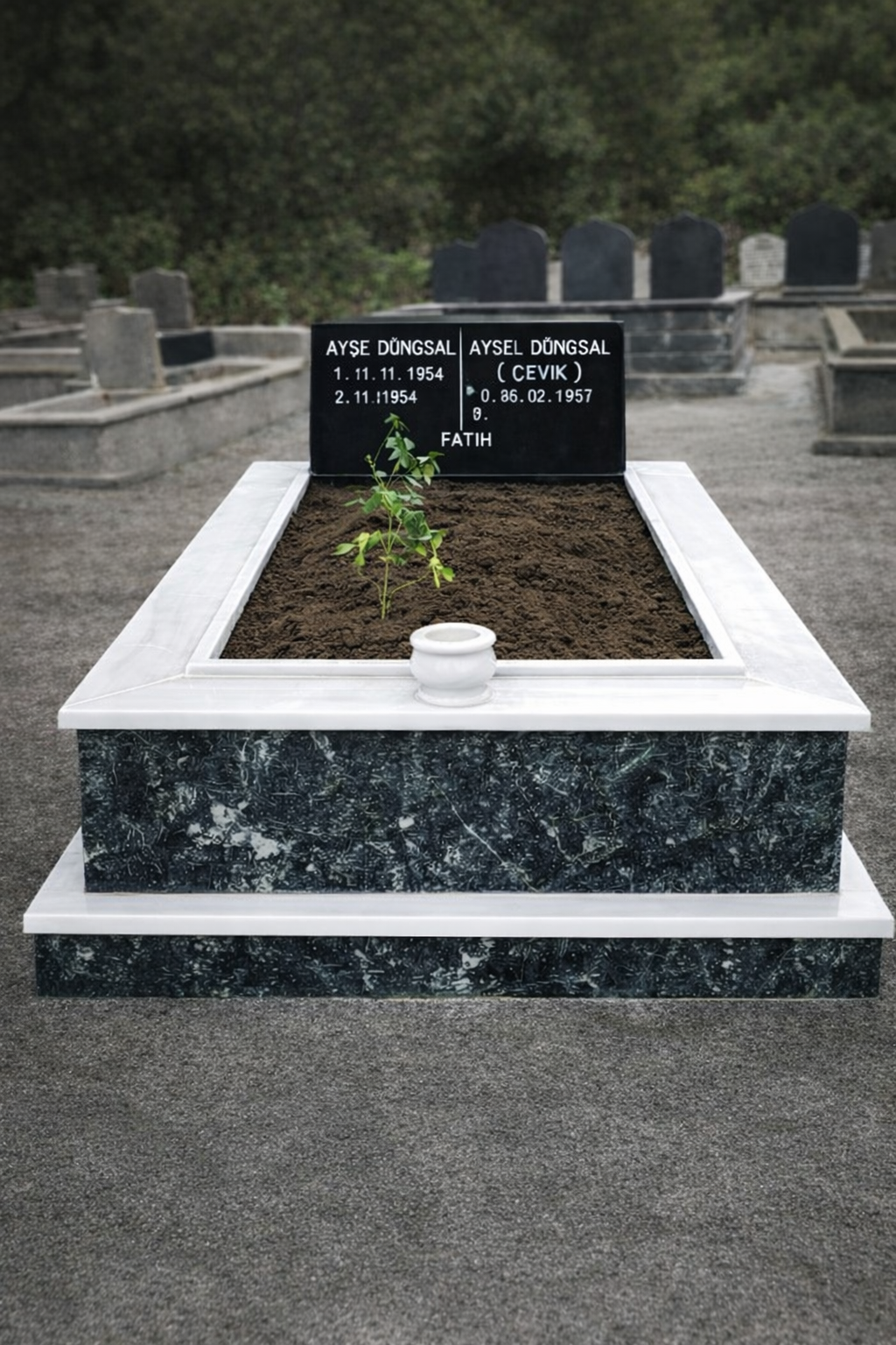 Usta işçilikle yapılmış mezar modeli